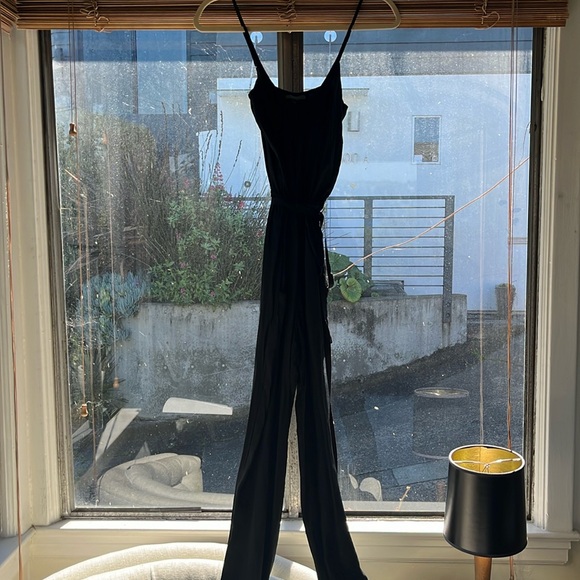 Super cute black silk jumpsuit, size xs - Picture 1 of 5